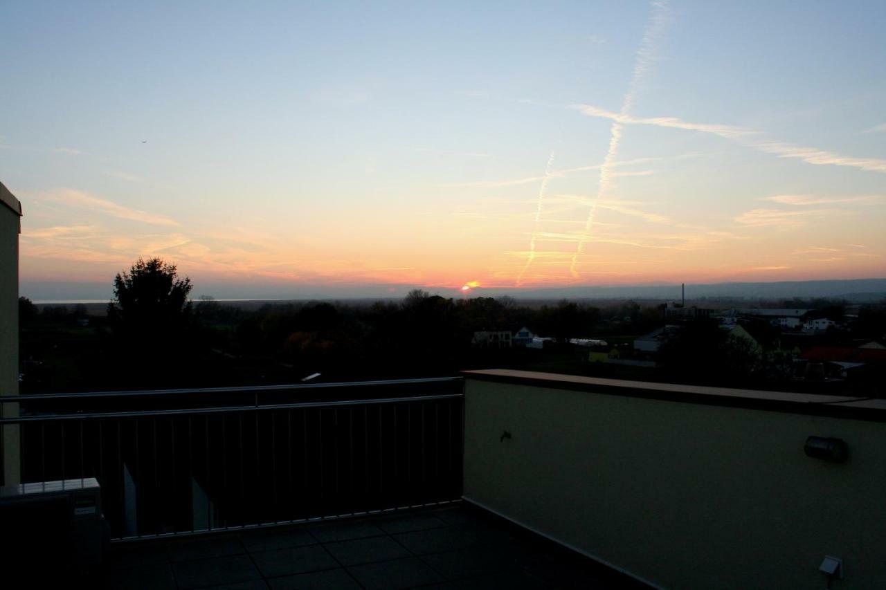 Appartement Neusiedl Am See Mit Dachterrasse Exterior foto